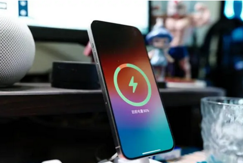 汪场镇苹果15换屏服务分享用什么充电器给iPhone15充电更好 